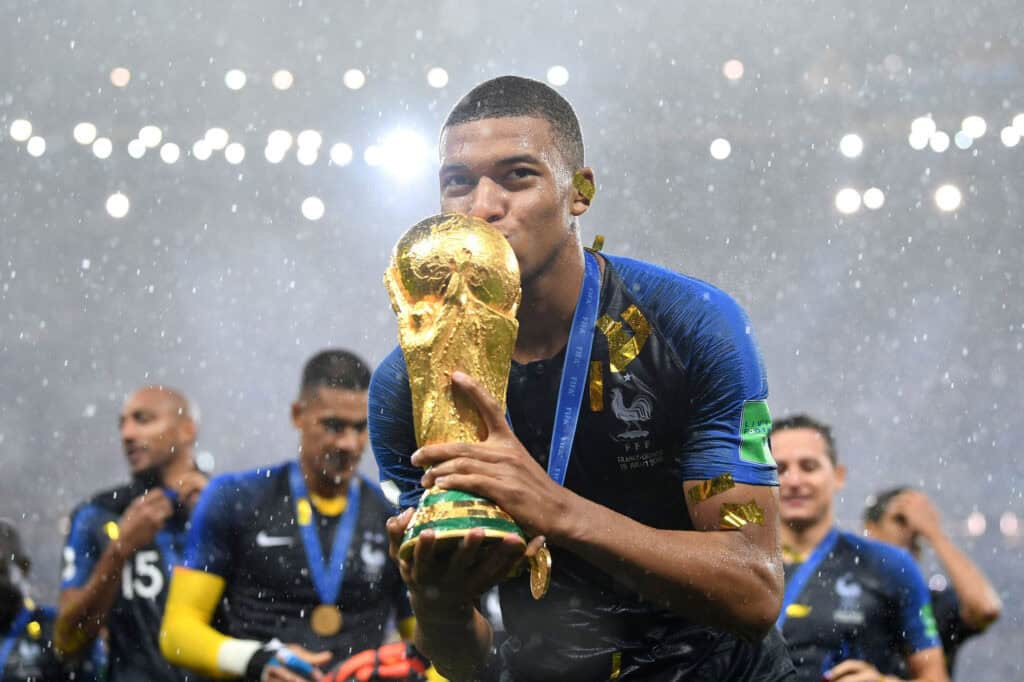 Kylian Mbappé: partlayıcı sürət, amansız bitiricilik və böyük səhnə üçün doğulan hücumçu