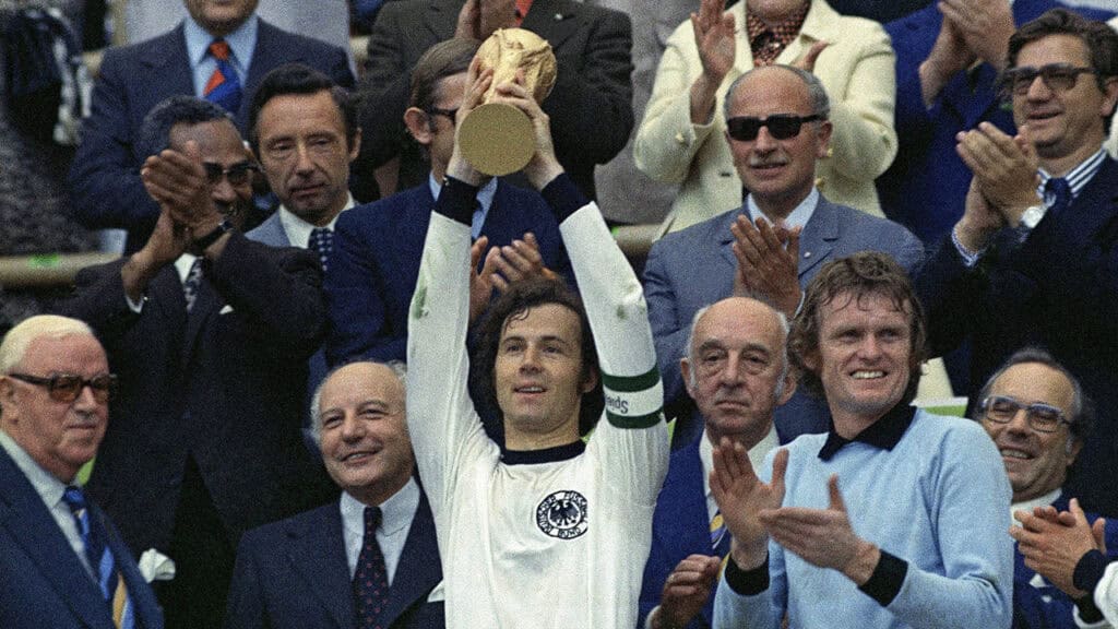Dünya çempionu kuboku evinə aparmır: FIFA qaliblərə yalnız surət təqdim edir