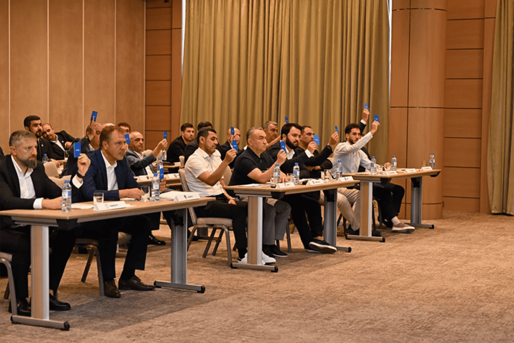Elxan Səmədov yenidən Peşəkar Futbol Liqasının prezidenti seçildi