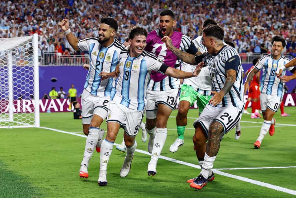 DÇ-2026: İngiltərə və Argentina yarımfinala yüksəldi