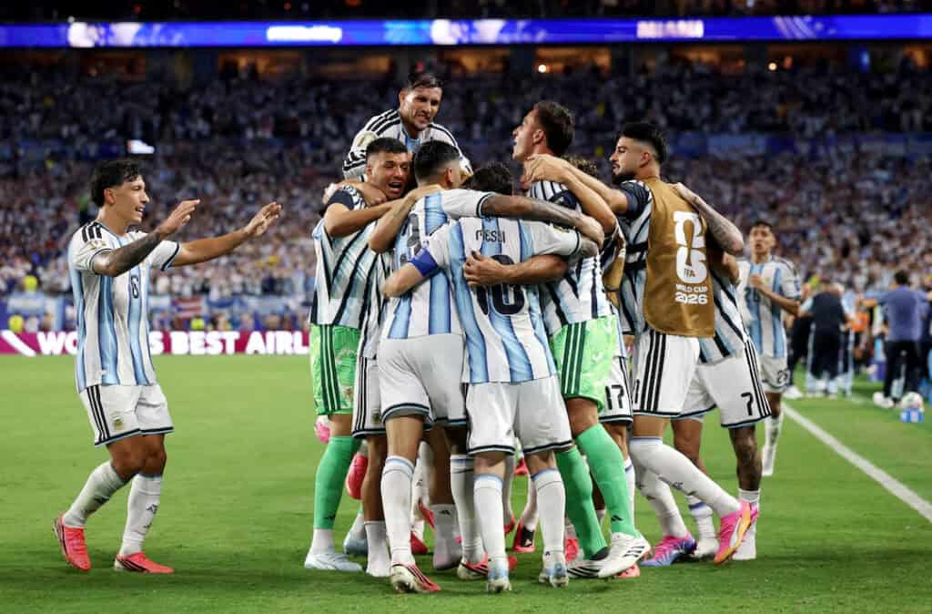Misir tarix yazdı, Argentina və Kolumbiya da 1/8 finala yüksəldi