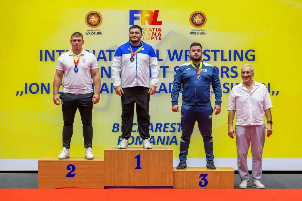 Azərbaycan güləşçiləri Buxarestdə 5 medal qazandılar