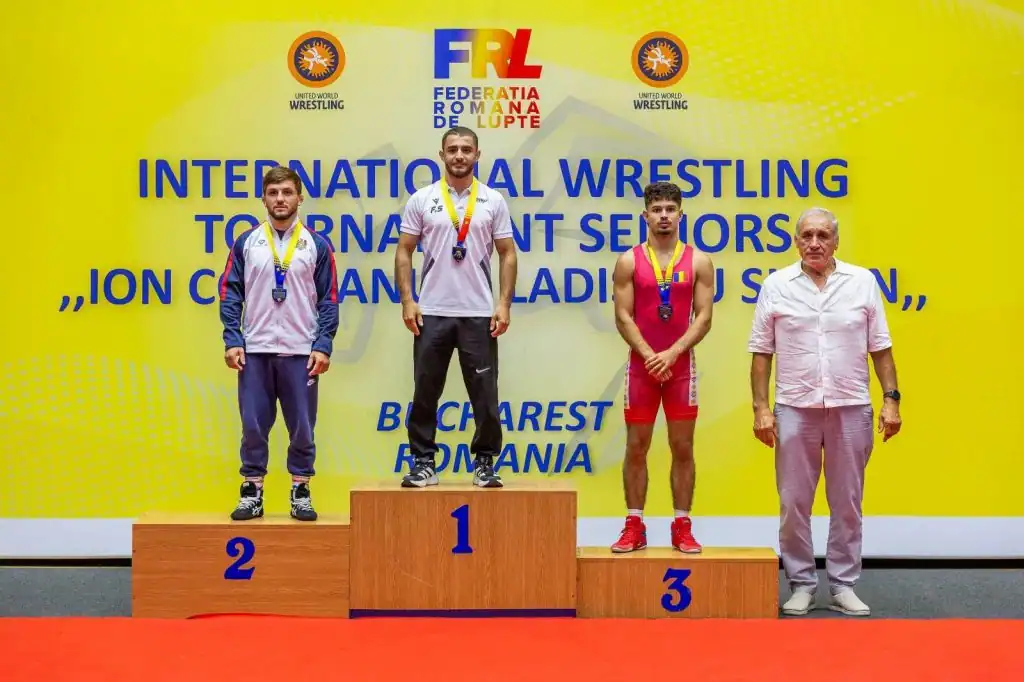 Azərbaycan güləşçiləri Buxarestdə 5 medal qazandılar