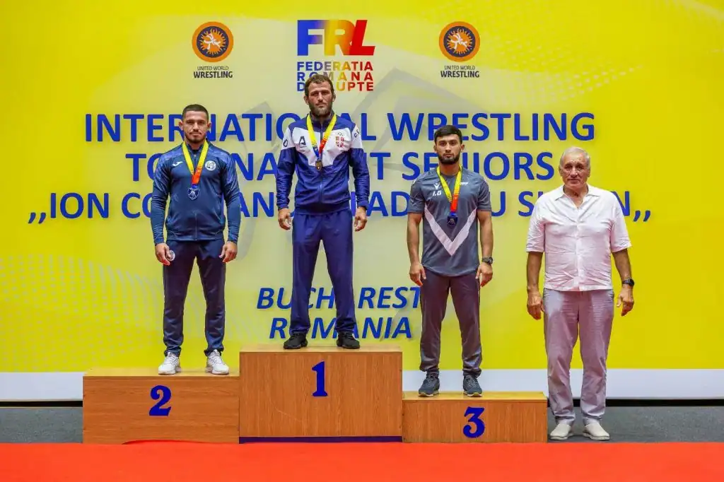 Azərbaycan güləşçiləri Buxarestdə 5 medal qazandılar