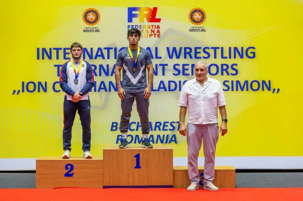 Azərbaycan güləşçiləri Buxarestdə 5 medal qazandılar